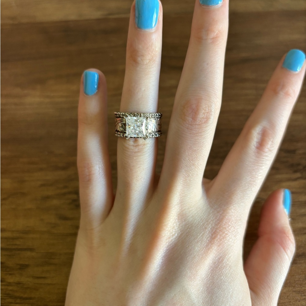 Radiant Silver Ring with Sparkling Gemstone